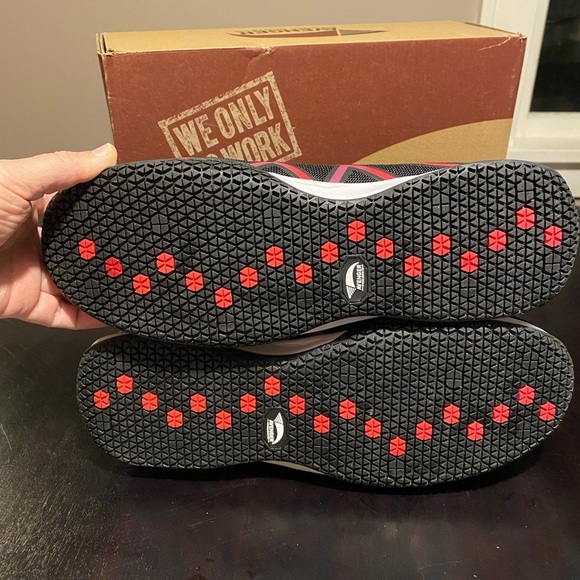 Avenger A1036 carbon fiber toe work shoe oil / slip resistant Pink/black 11 Wide - Picture 8 of 9